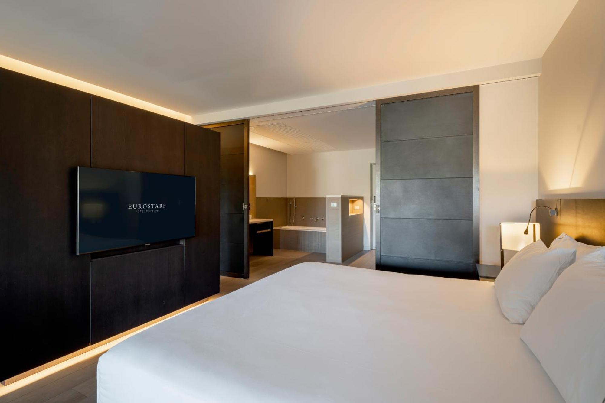 Eurostars Pamplona Hotel Buitenkant foto