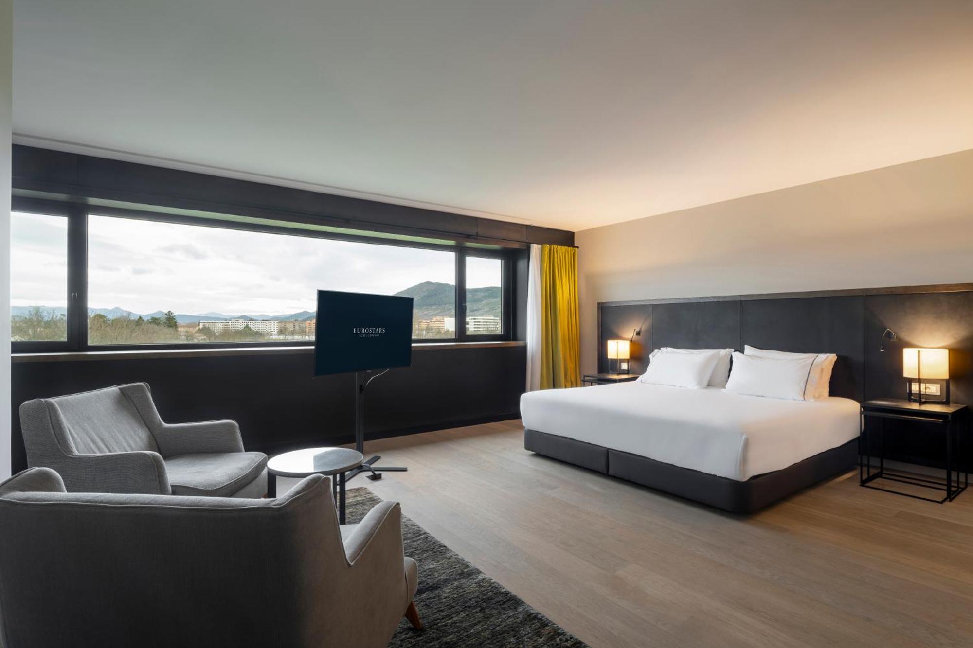 Eurostars Pamplona Hotel Buitenkant foto